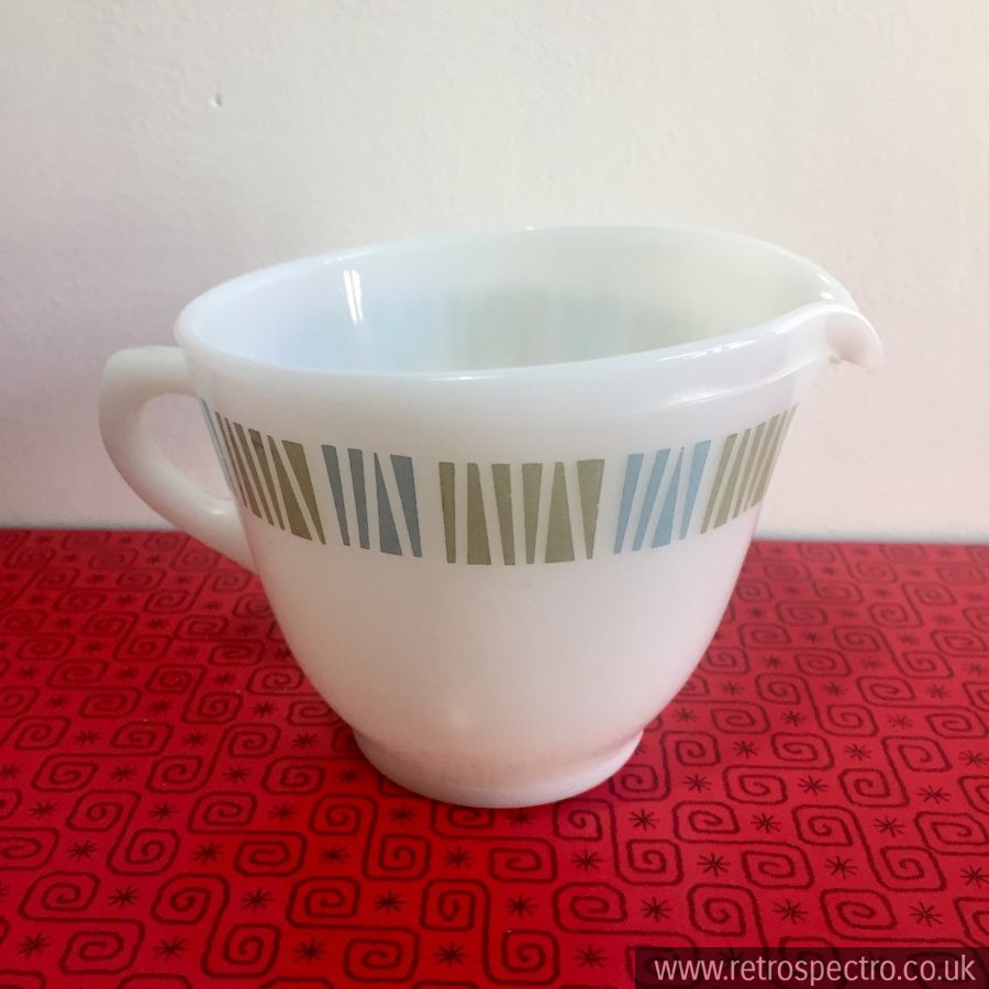 JAJ Pyrex Easy-Grip Casserole - RetroSpectro