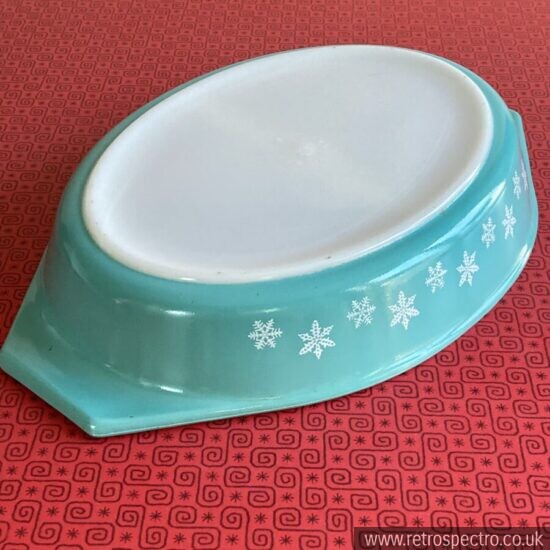 Snowflake Oval Pyrex Dish